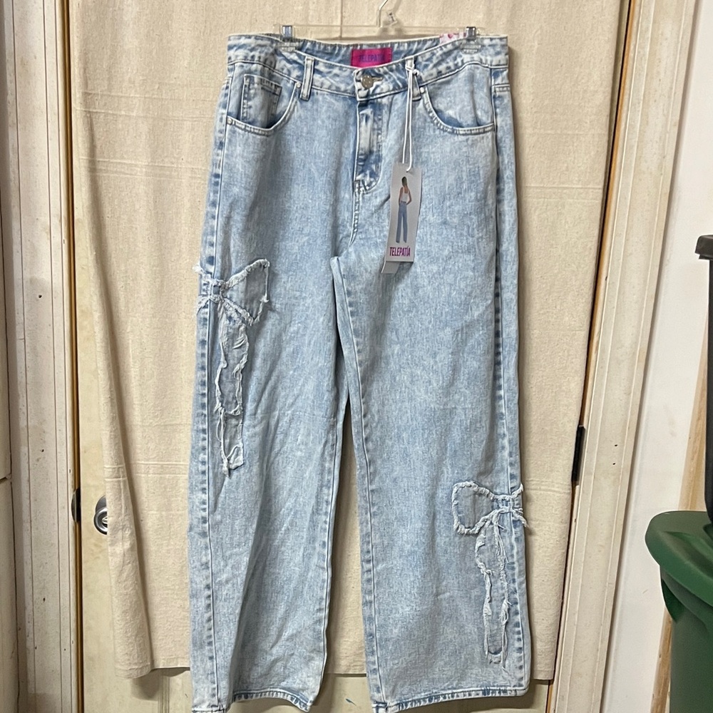 Telepatia Women's Light Blue Distressed Jeans with bow design